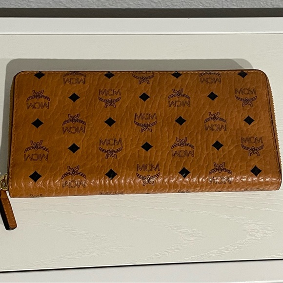 EUC!! MCM Zip Around Wallet in Visetos Original - Picture 2 of 9